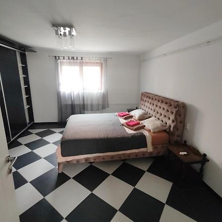 Downtown Apartment Ni 외부 사진